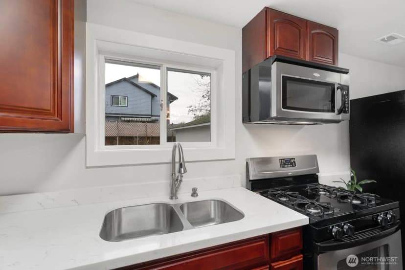 Property photo for 3513 Ne 6th Place, Renton photo 16