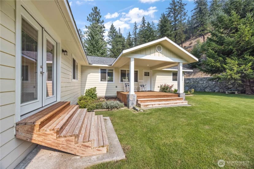 Property photo for 4621 Navarre Coulee Road, Chelan photo 2