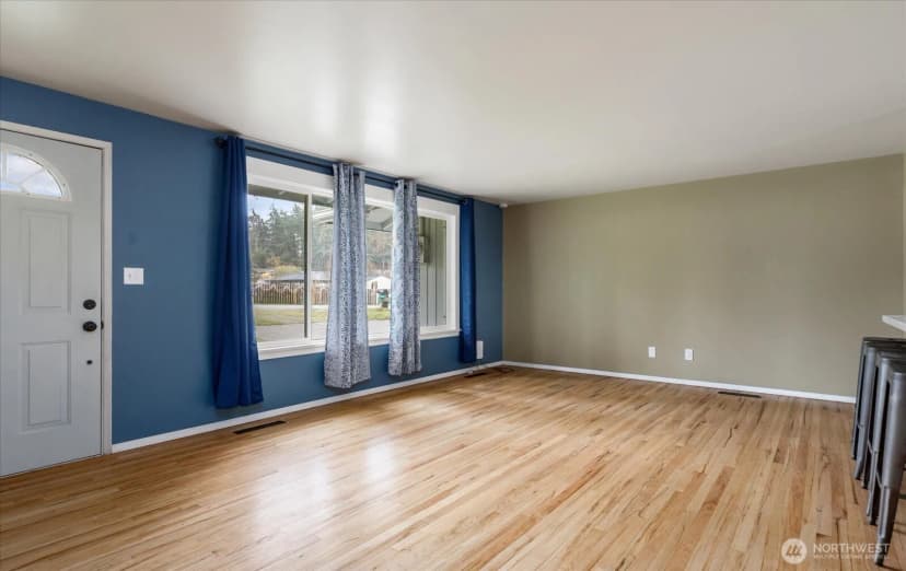 Property photo for 1321 Orchard Loop, Oak Harbor photo 3