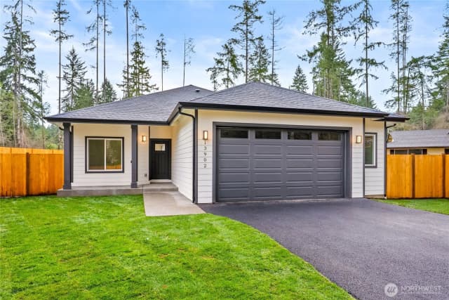 Property photo for 13902 Lakeview Way Nw, Gig Harbor photo 2