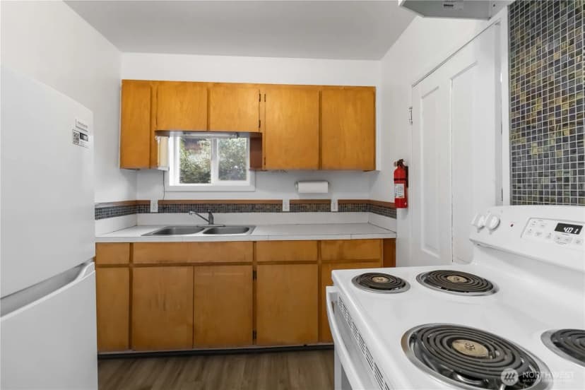 Property photo for 808 Pacific Avenue N, Long Beach photo 8