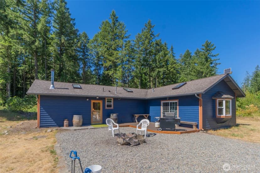 Property photo for 19002 Sorenson Road Se, Yelm photo 3
