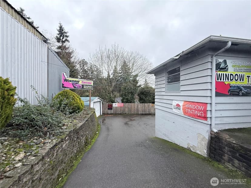 Property photo for 13828 Aurora Avenue N, Seattle photo 11