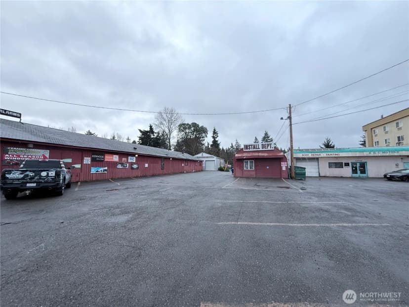 Property photo for 13828 Aurora Avenue N, Seattle photo 6