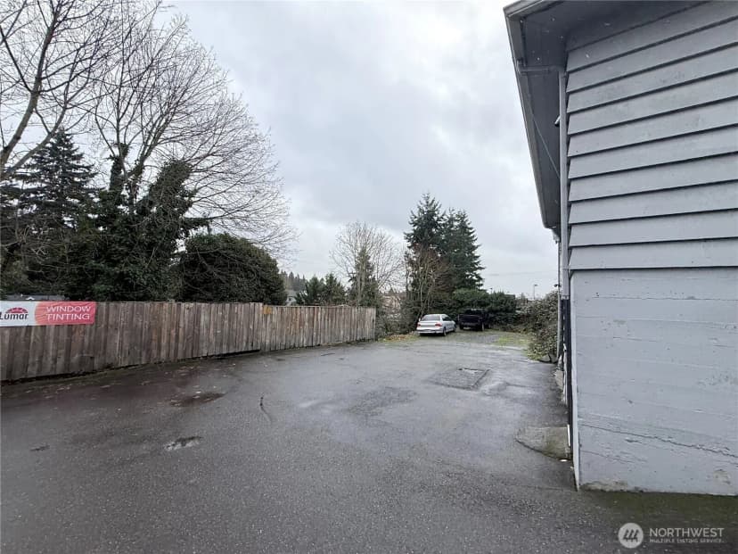 Property photo for 13828 Aurora Avenue N, Seattle photo 12