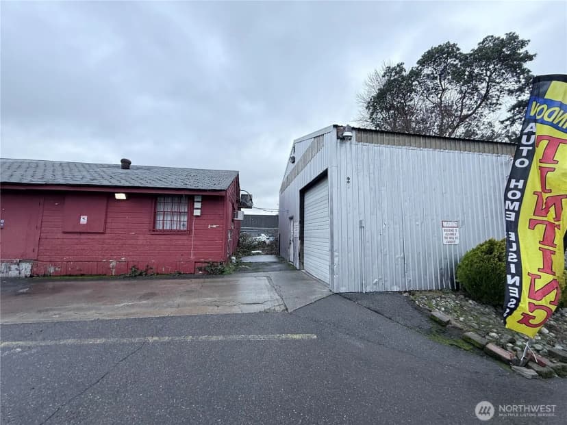 Property photo for 13828 Aurora Avenue N, Seattle photo 17