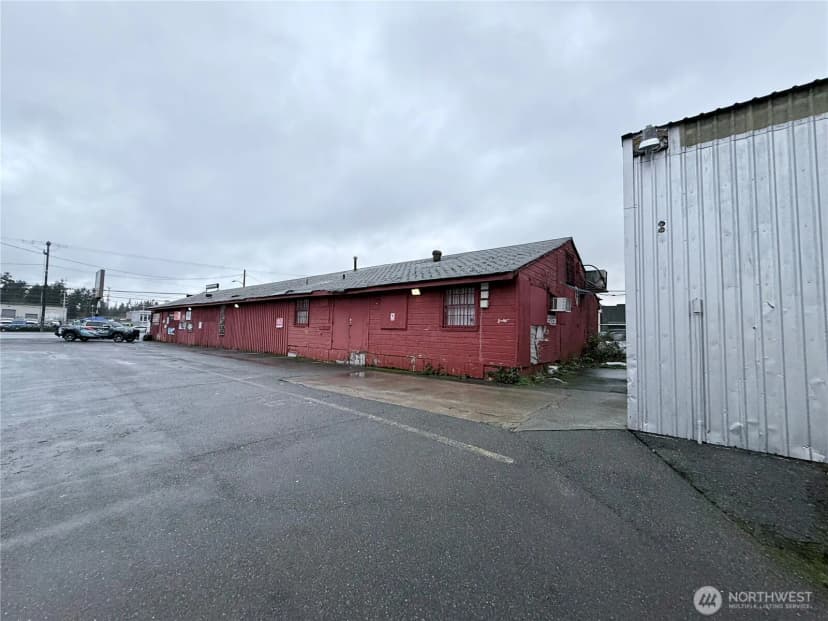 Property photo for 13828 Aurora Avenue N, Seattle photo 16