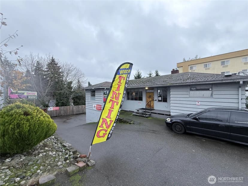 Property photo for 13828 Aurora Avenue N, Seattle photo 10