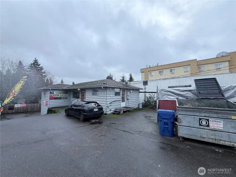 Property photo for 13828 Aurora Avenue N, Seattle photo 9