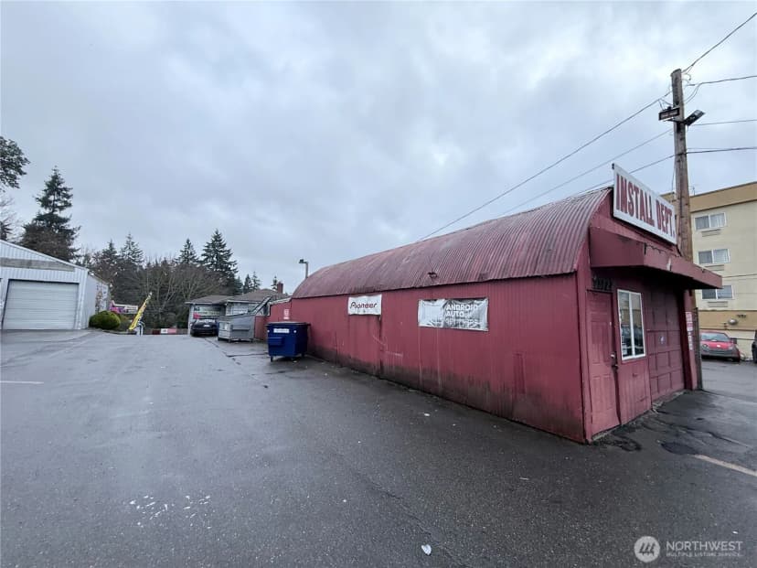 Property photo for 13828 Aurora Avenue N, Seattle photo 8