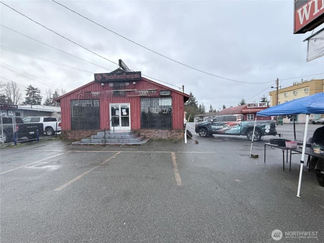 Property photo for 13828 Aurora Avenue N, Seattle photo 4