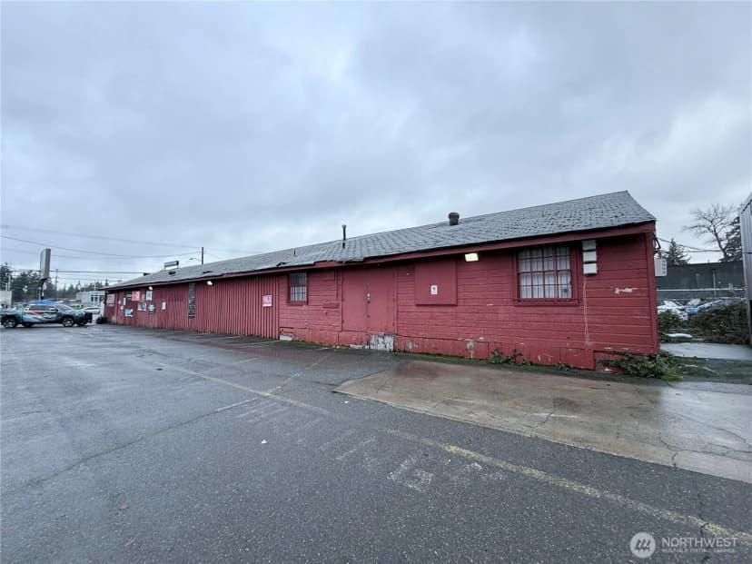 Property photo for 13828 Aurora Avenue N, Seattle photo 18