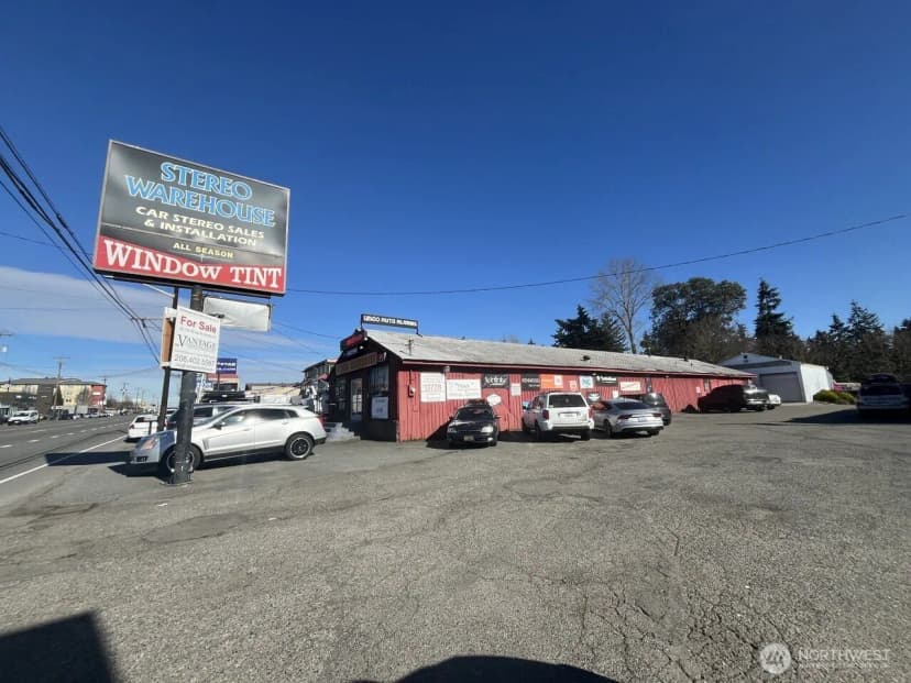 Property photo for 13828 Aurora Avenue N, Seattle