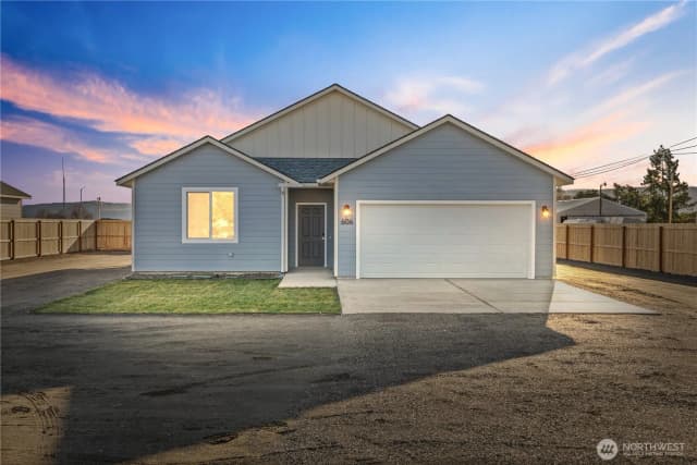 Property photo for 606 4th Street, Mattawa