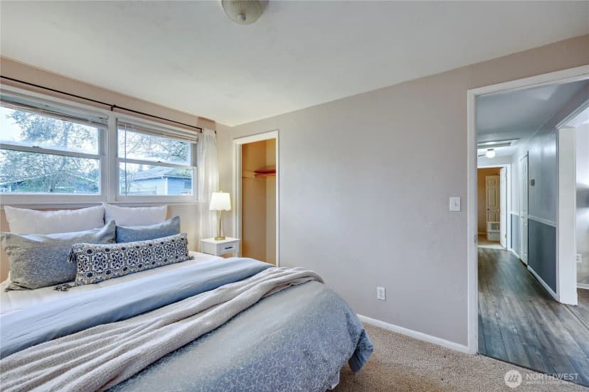 Property photo for 944 E 31st Street, Bremerton photo 18