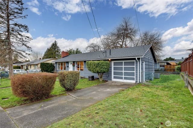 Property photo for 944 E 31st Street, Bremerton photo 2