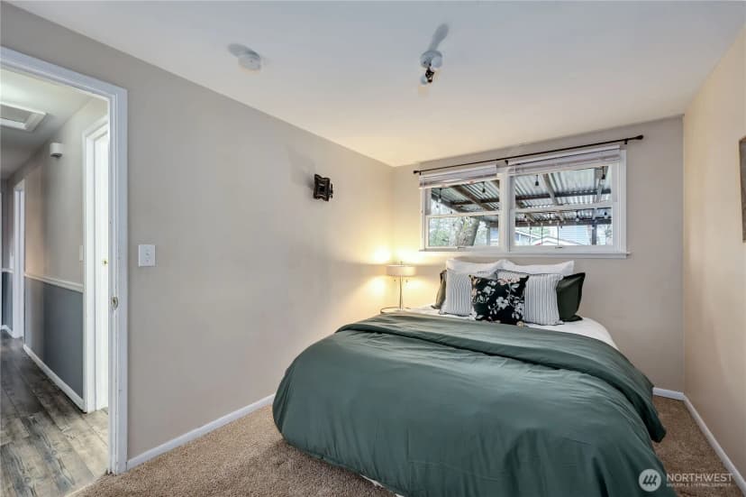 Property photo for 944 E 31st Street, Bremerton photo 23
