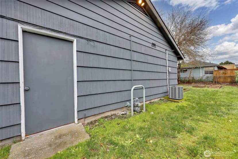 Property photo for 944 E 31st Street, Bremerton photo 27
