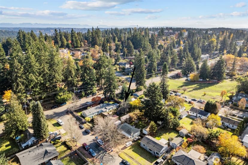 Property photo for 18809 10th Avenue Ne, Shoreline photo 18