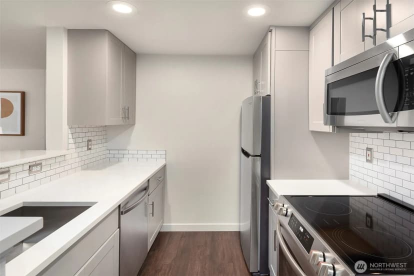 Property photo for 3318 30th Avenue Sw #a502, Seattle photo 9