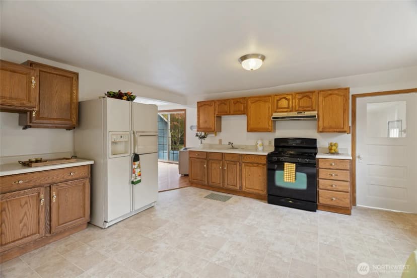 Property photo for 7007 Dahlberg Road, Ferndale photo 8