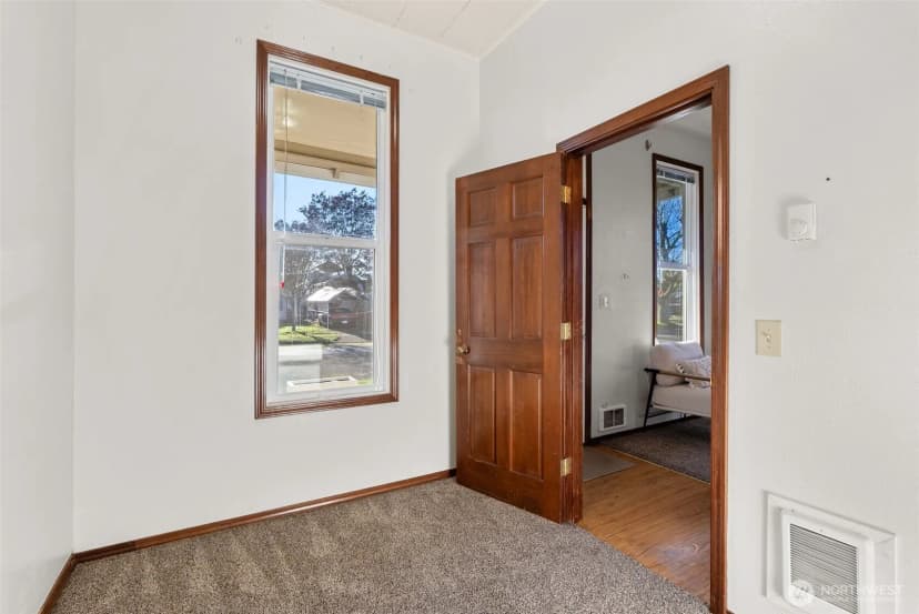 Property photo for 709 W Plum Street, Centralia photo 15