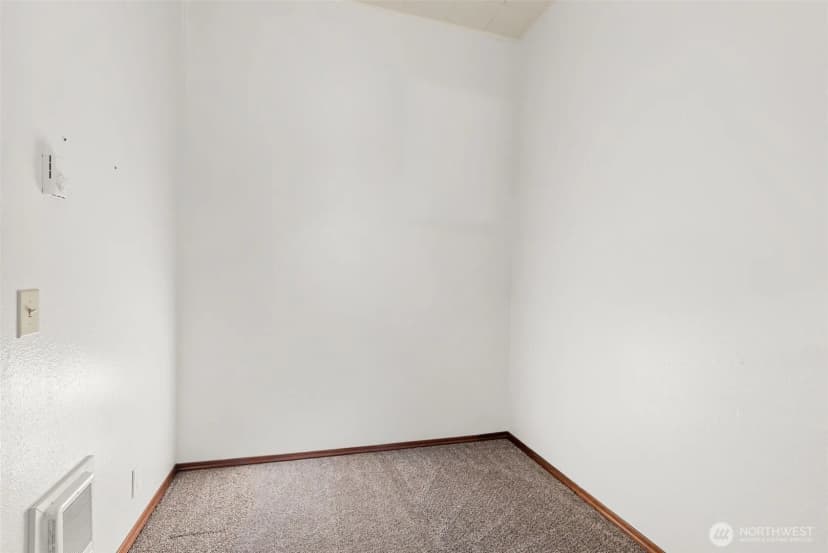 Property photo for 709 W Plum Street, Centralia photo 16
