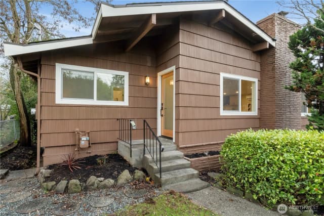 Property photo for 849 Sw 125th Street, Seattle photo 2
