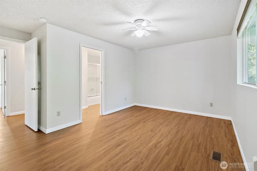 Property photo for 32412 44th Avenue S, Federal Way photo 18