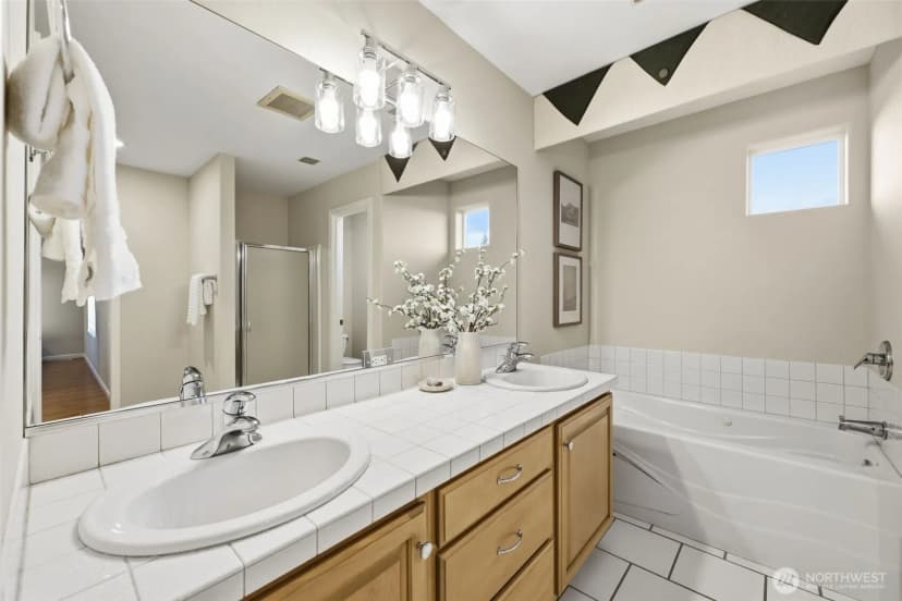 Property photo for 3340 Shorecliff Drive Ne, Tacoma photo 32