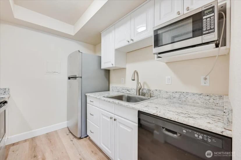 Property photo for 14600 Ne 32nd Street #i-16, Bellevue photo 4