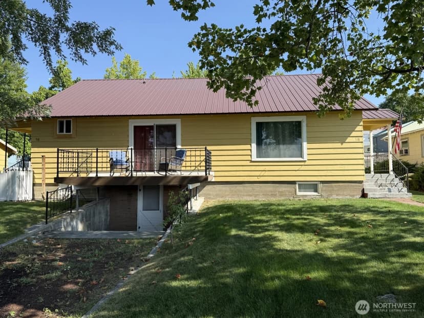 Property photo for 18 Cherry Avenue W, Omak