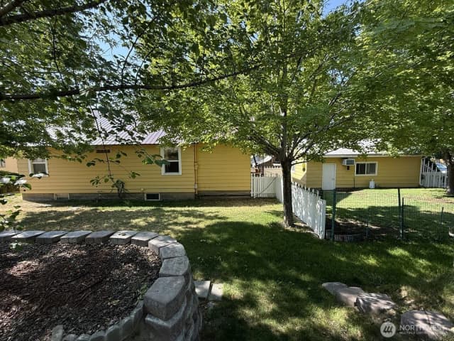 Property photo for 18 Cherry Avenue W, Omak photo 5