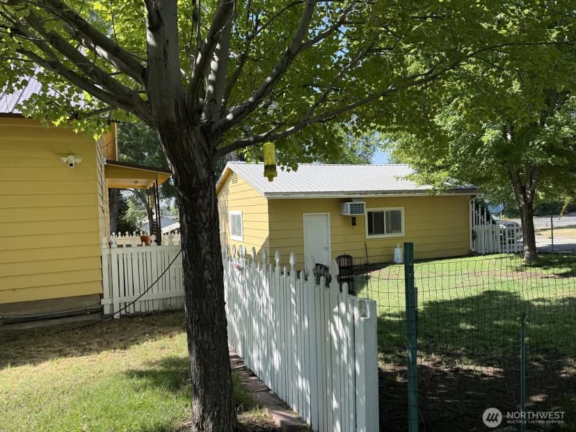 Property photo for 18 Cherry Avenue W, Omak photo 6