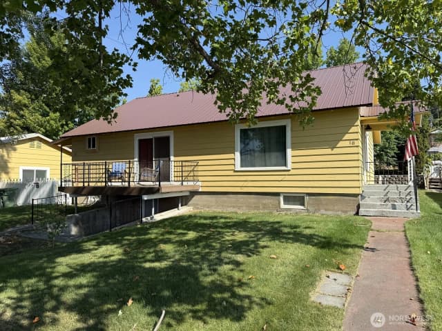 Property photo for 18 Cherry Avenue W, Omak photo 2