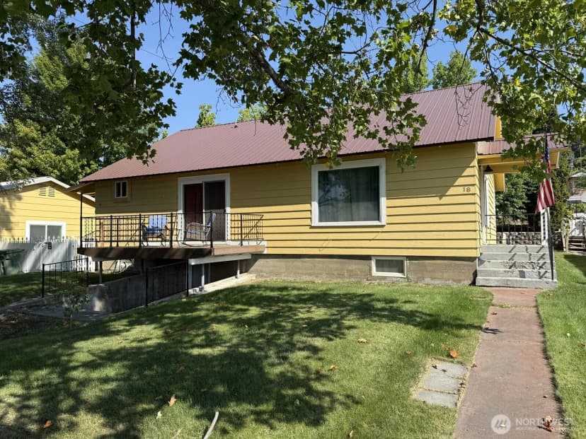 Property photo for 18 Cherry Avenue W, Omak photo 2
