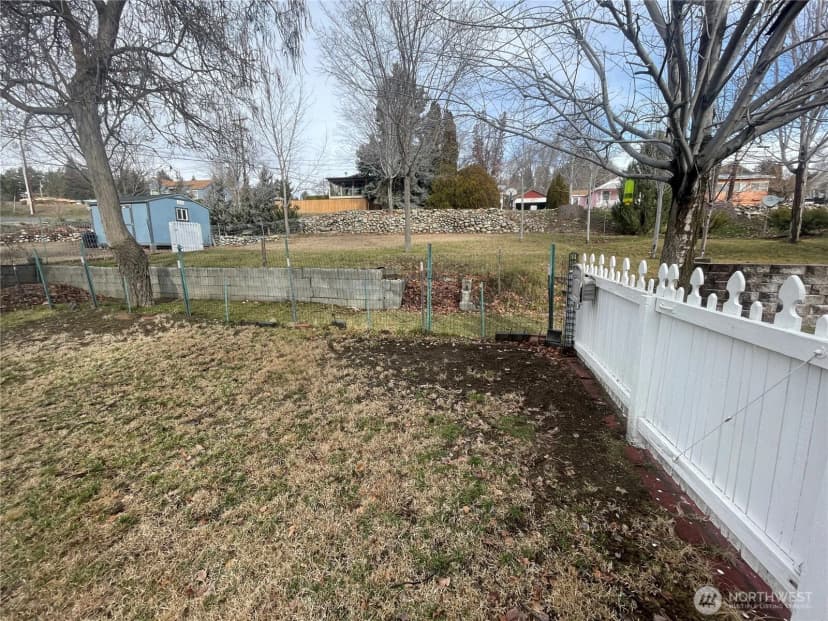 Property photo for 18 Cherry Avenue W, Omak photo 28