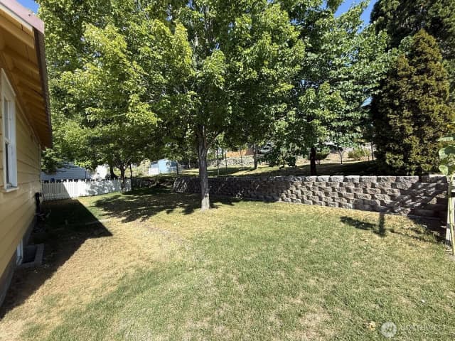 Property photo for 18 Cherry Avenue W, Omak photo 4