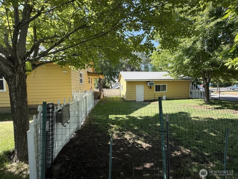 Property photo for 18 Cherry Avenue W, Omak photo 7