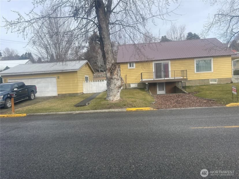 Property photo for 18 Cherry Avenue W, Omak photo 14