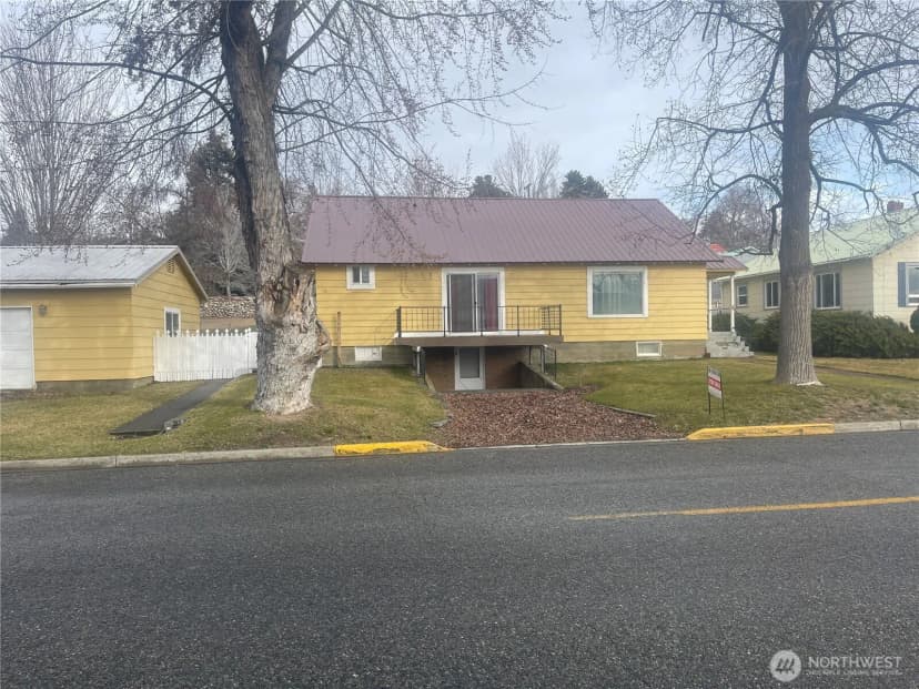 Property photo for 18 Cherry Avenue W, Omak photo 31