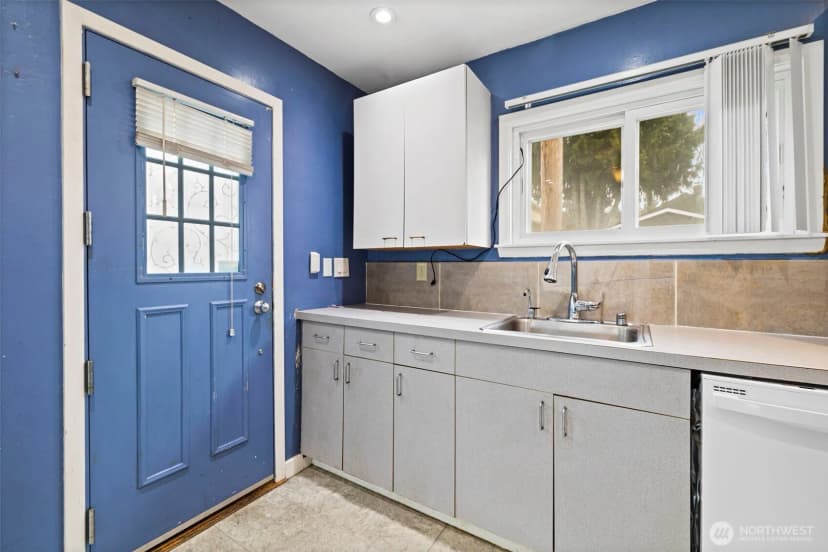 Property photo for 6666 Carleton Avenue S, Seattle photo 6