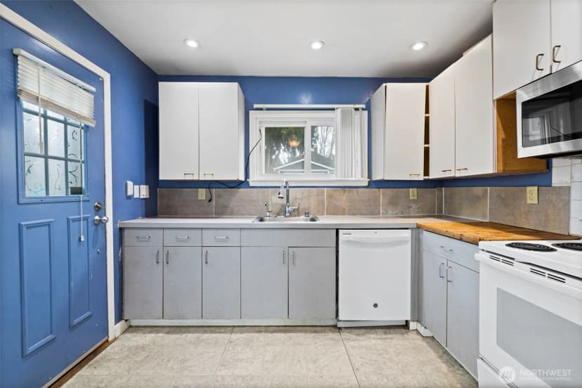 Property photo for 6666 Carleton Avenue S, Seattle photo 5