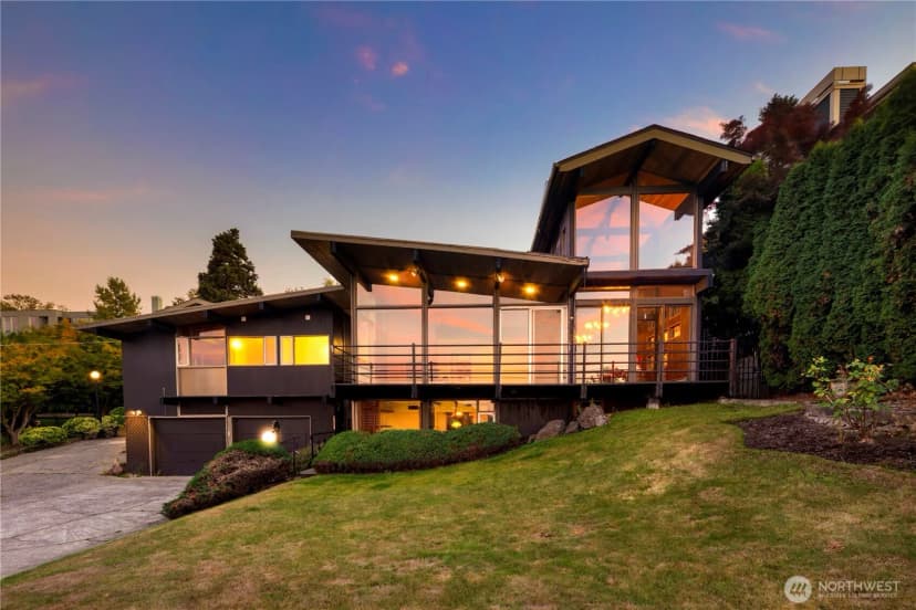 Property photo for 3653 W Commodore Way, Seattle