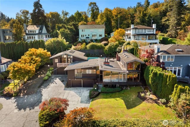 Property photo for 3653 W Commodore Way, Seattle photo 2