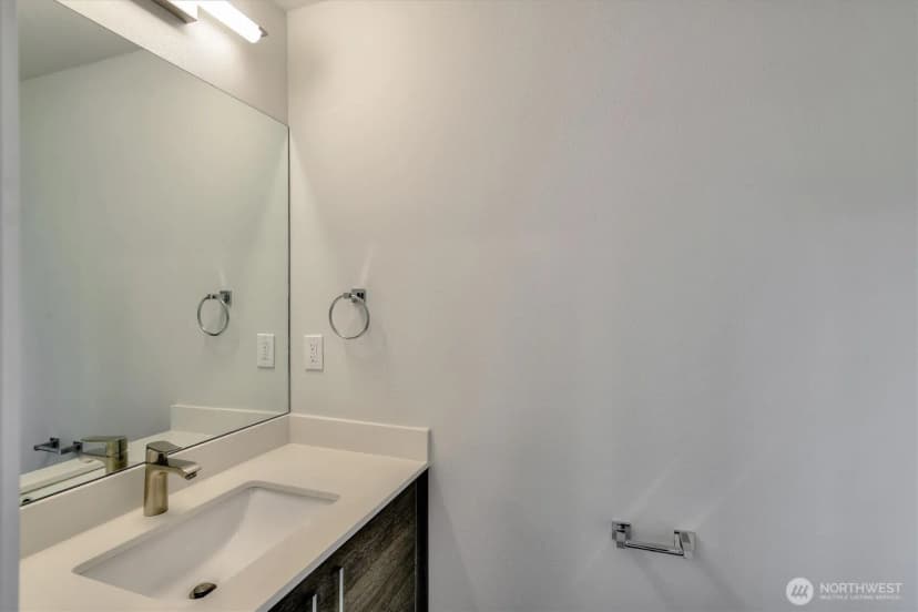 Property photo for 1919 24th Avenue S #c, Seattle photo 35