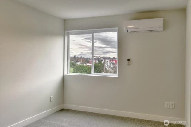 Property photo for 1919 24th Avenue S #c, Seattle photo 4