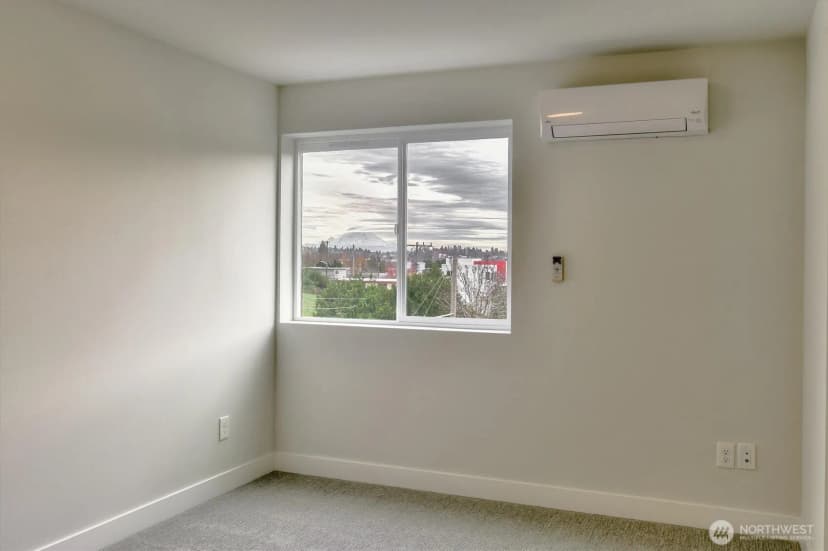 Property photo for 1919 24th Avenue S #c, Seattle photo 4