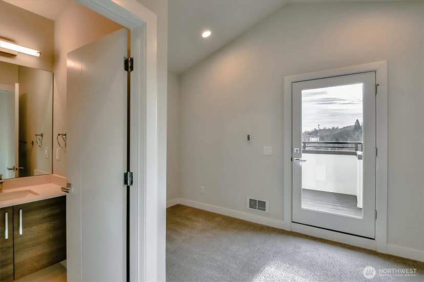 Property photo for 1919 24th Avenue S #c, Seattle photo 8