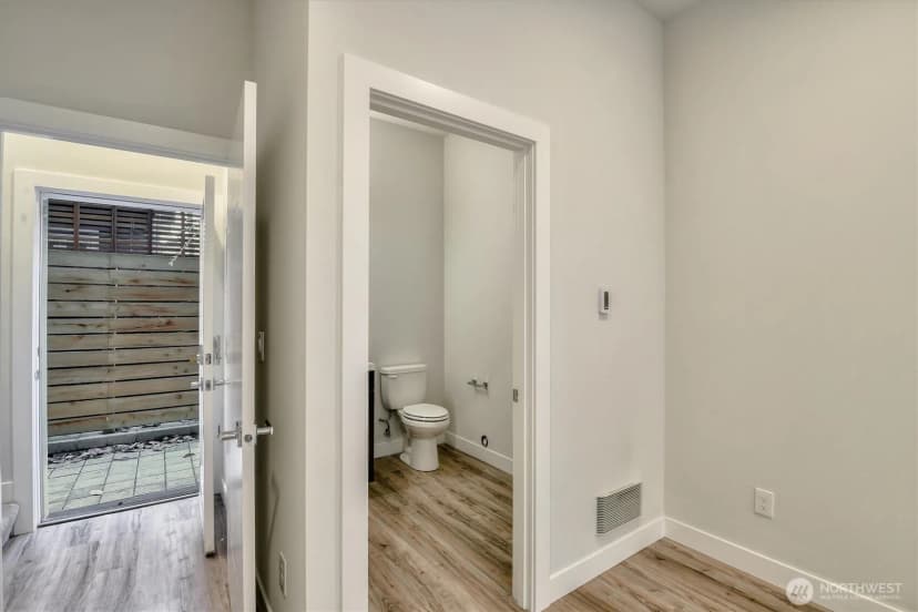 Property photo for 1919 24th Avenue S #c, Seattle photo 20